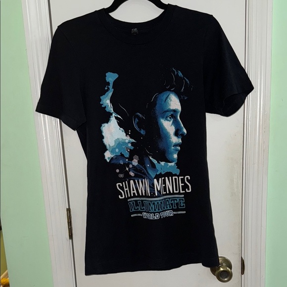 Shawn Mendes Black Illuminate World Tour Graphic Tour  T-Shirt Size Small - Picture 1 of 7